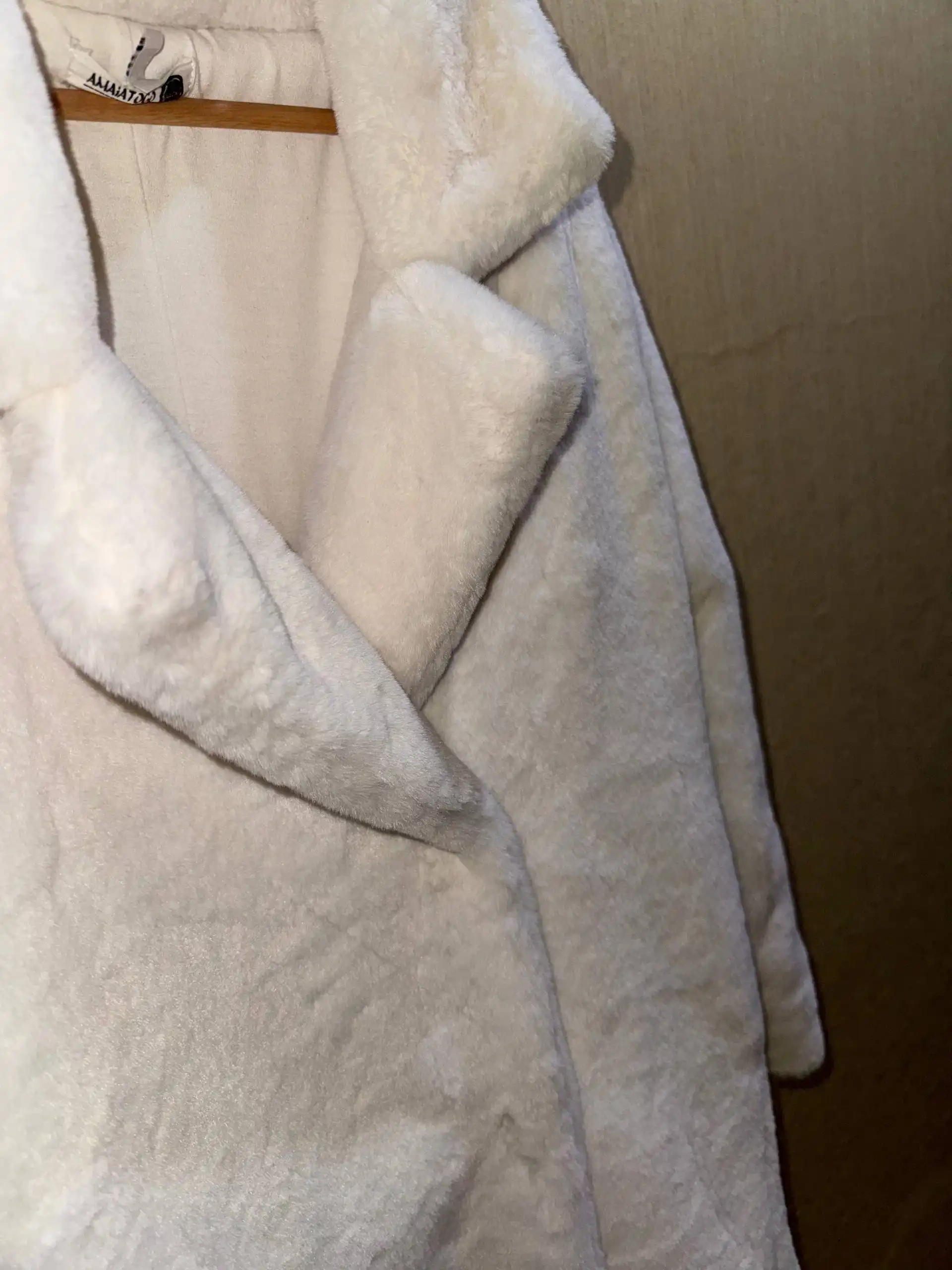 Тёплая шубка до колен - Верхняя одежда (Одежда) в Уфа