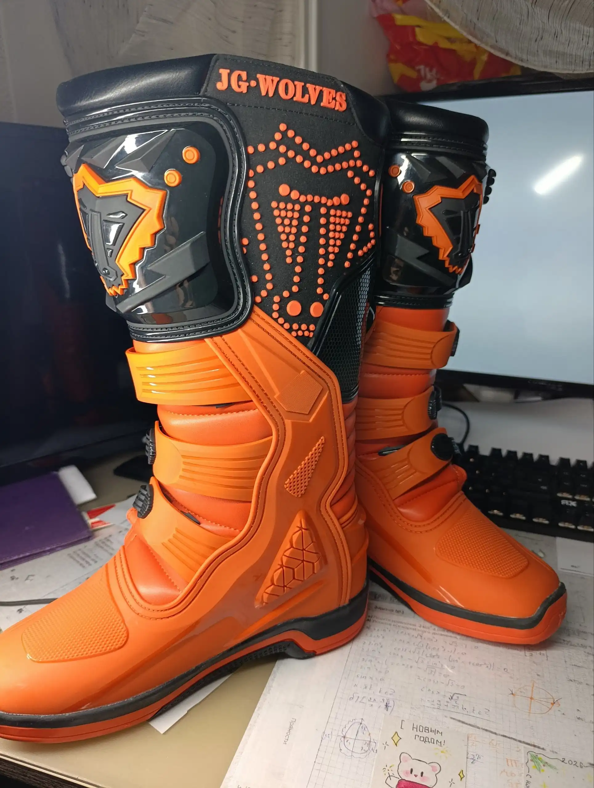 Продажа мотоциклетных ботинок, футбольных бутс, конструктора Lego, триммера и военного шлема - Барахолка в Уфа