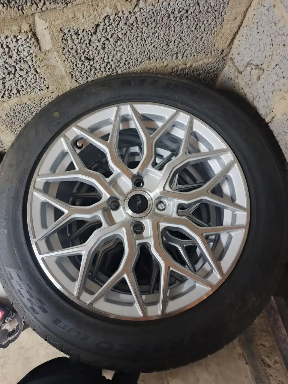 Продам 4 колеса R16 205/55 - Колеса и диски (Запчасти) в Уфа