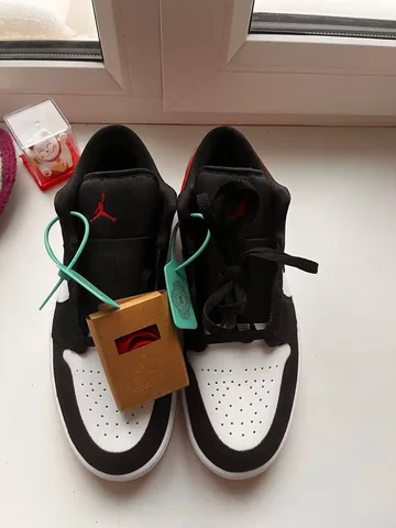 Продам кроссовки Nike Air Jordan 1 low White Black Gym Red - Джинсы в Уфа