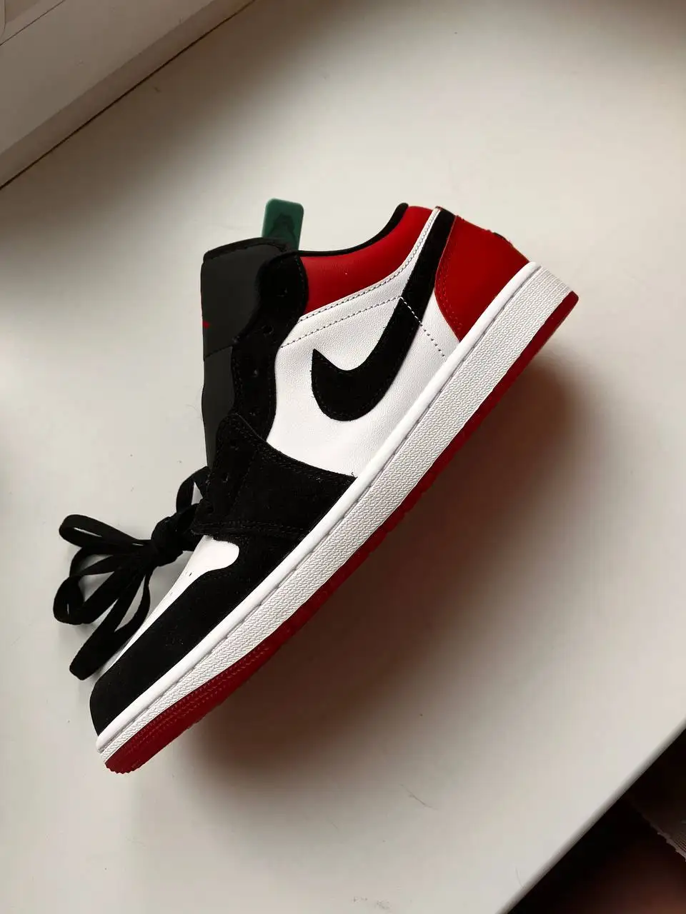 Продажа кроссовок Nike Air Jordan 1low White Black Gym Red 45 размер - Обувь (Одежда) в Уфа