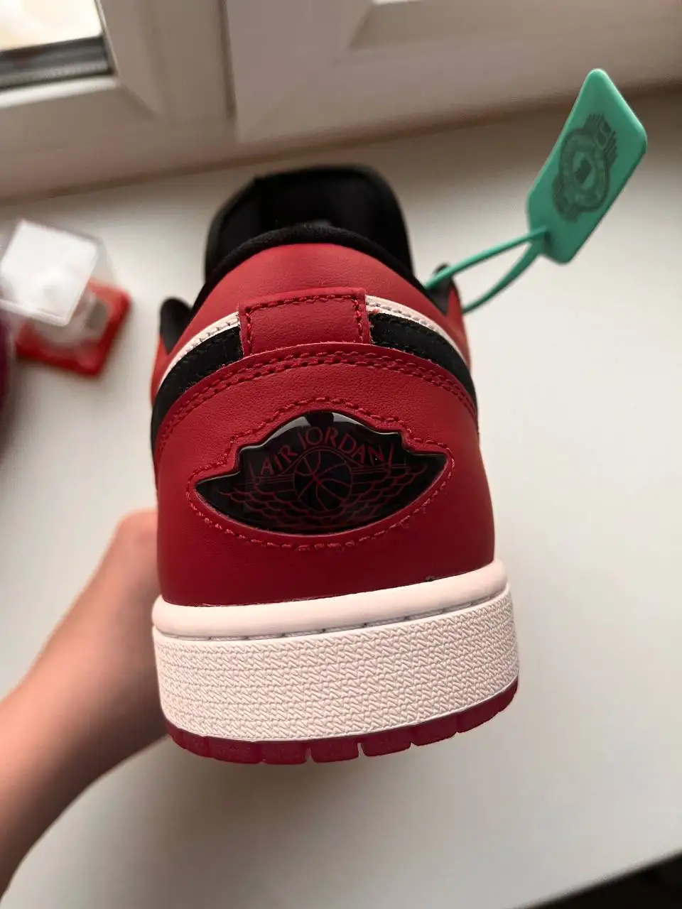 Продажа кроссовок Nike Air Jordan 1low White Black Gym Red 45 размер - Обувь (Одежда) в Уфа