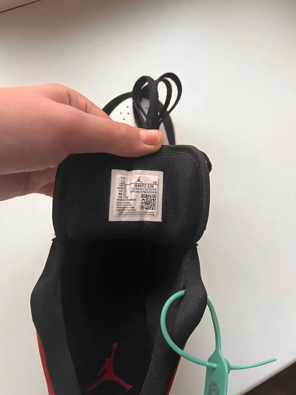 Продажа кроссовок Nike Air Jordan 1low White Black Gym Red 45 размер - Обувь (Одежда) в Уфа