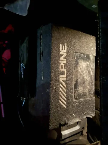 Продам сабвуфер 800 Вт 12 дюймов с проводами и усилителем - Электроника в Уфа