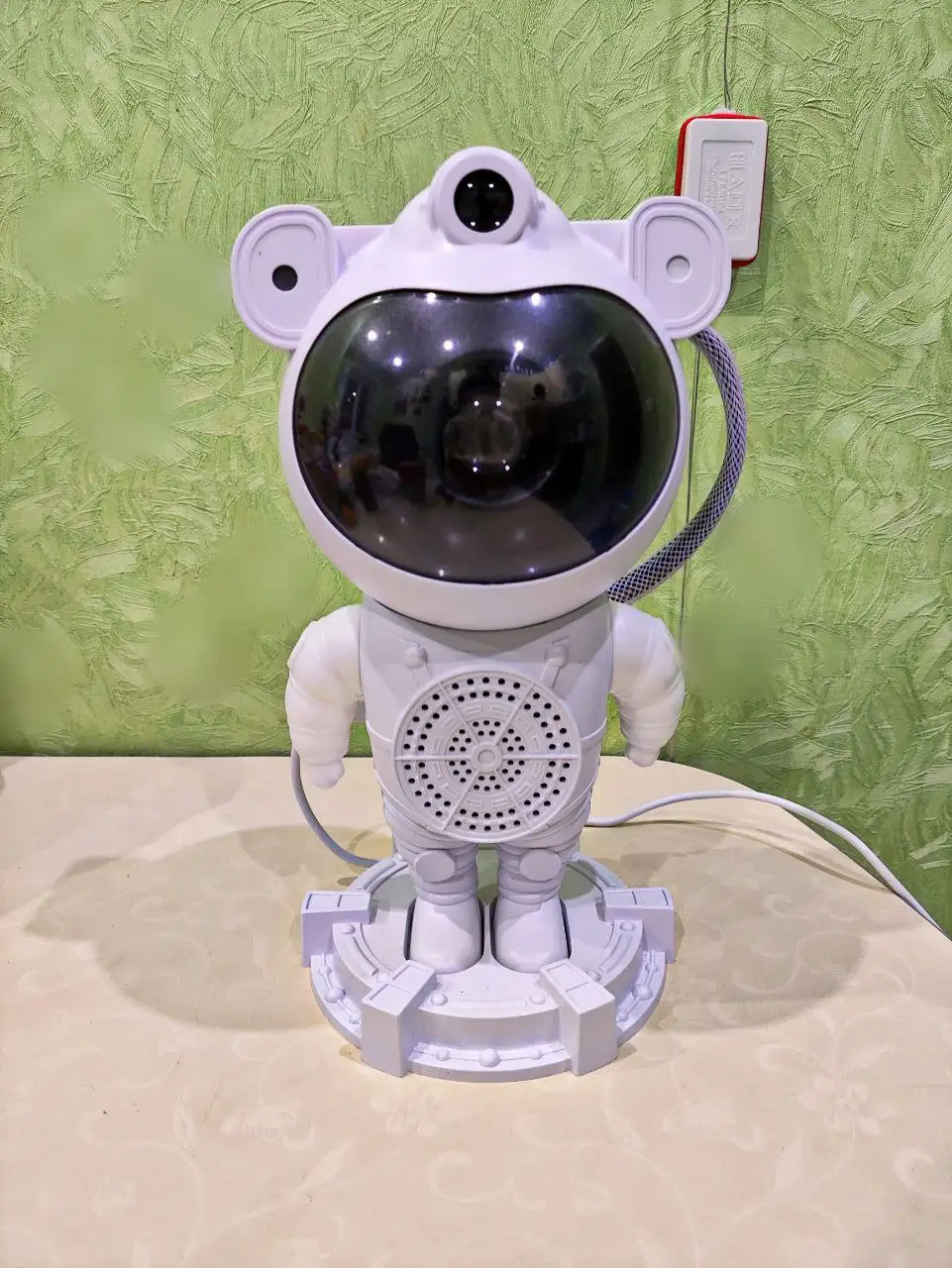 Колонка-проектор звездного неба космонавт Attivio - Барахолка в Уфа