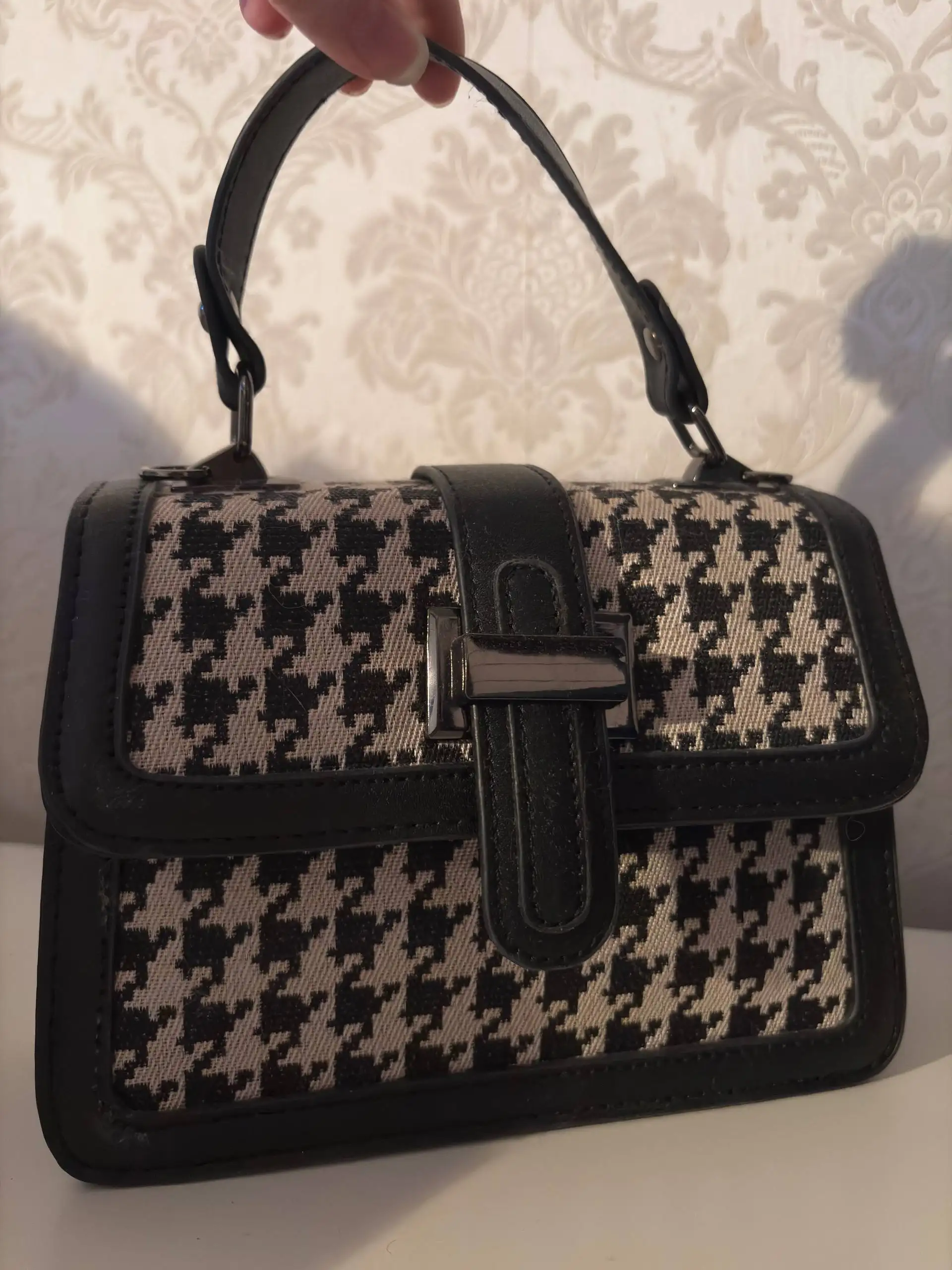 Продажа одежды и аксессуаров: спортивка Adidas, сумки Guess, куртка, футболка CK, дубленка - Одежда в Уфа