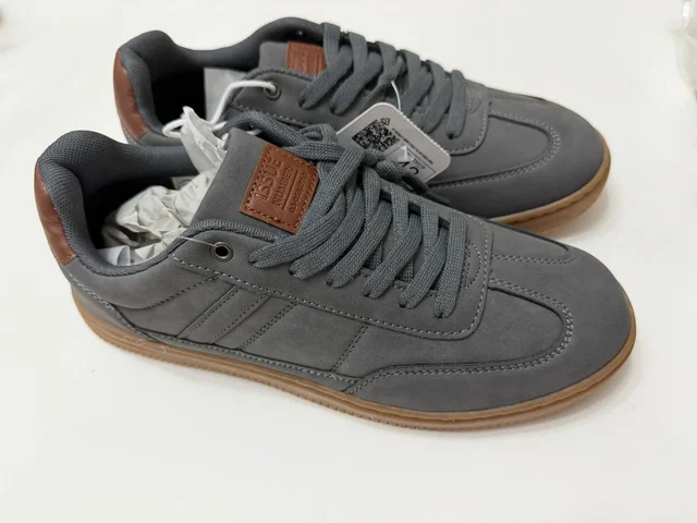 Разные товары: кеды, кроссовки, комплектующие ПК и другие - Стенды в Уфа