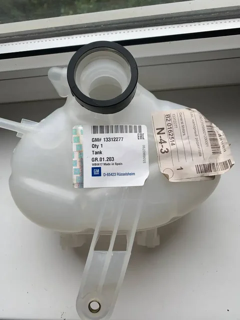 Продам бак напорный радиатора Opel Corsa оригинал - Запчасти в Уфа