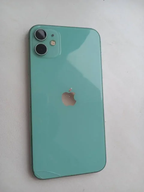 Продается iPhone 11 с повреждениями - Рации и средства связи в Уфа