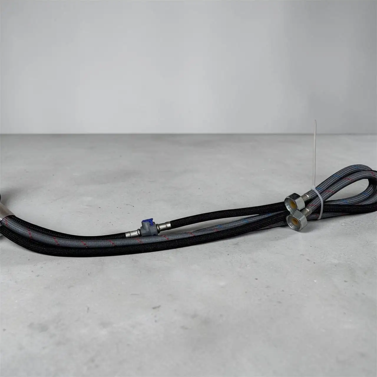 Кухонный смеситель с выдвижной лейкой в матовом черном цвете - Сантехника (Для дома и дачи) в Уфа