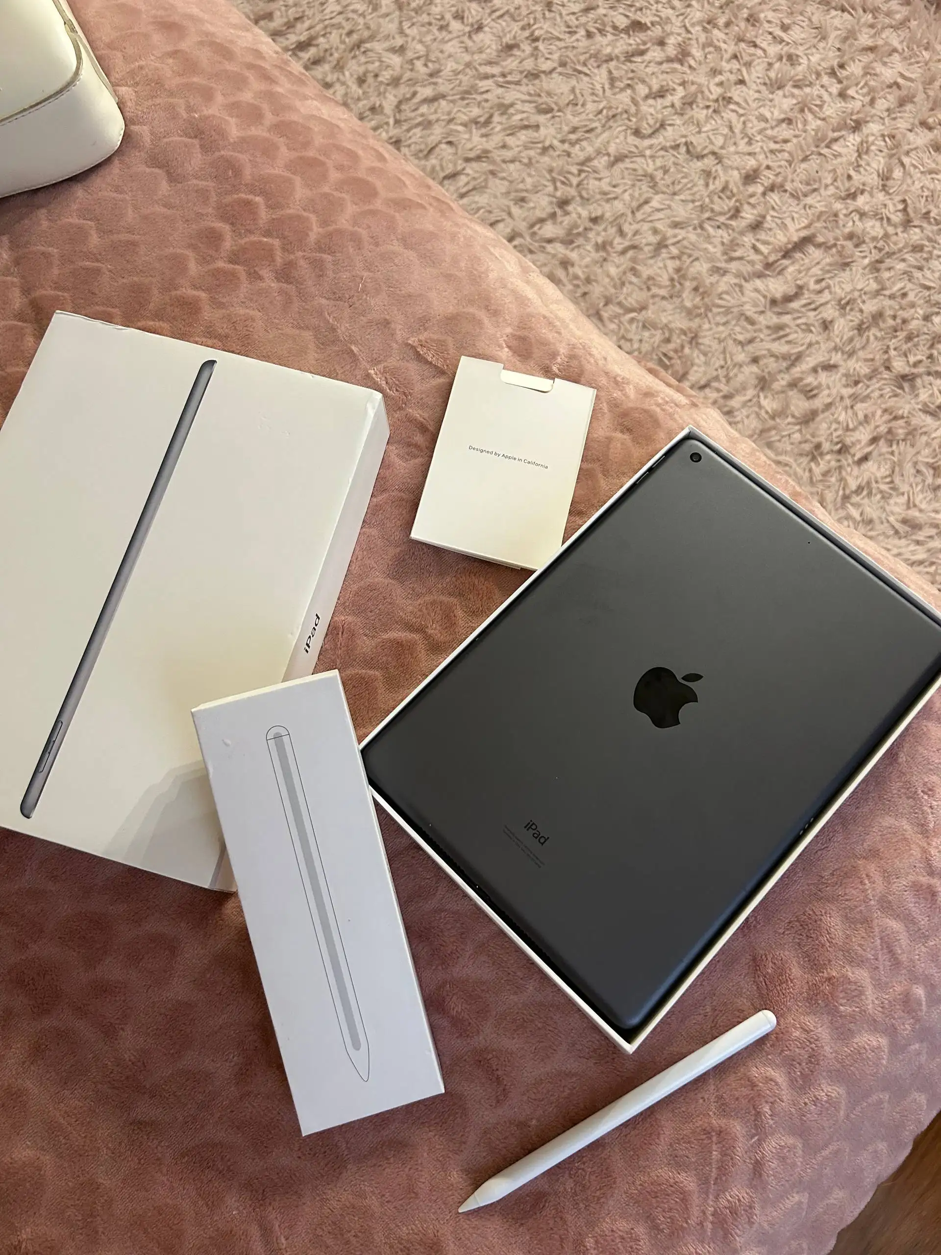 Продам iPad 7 поколения 128 ГБ с аксессуарами - Планшеты (Электроника) в Уфа
