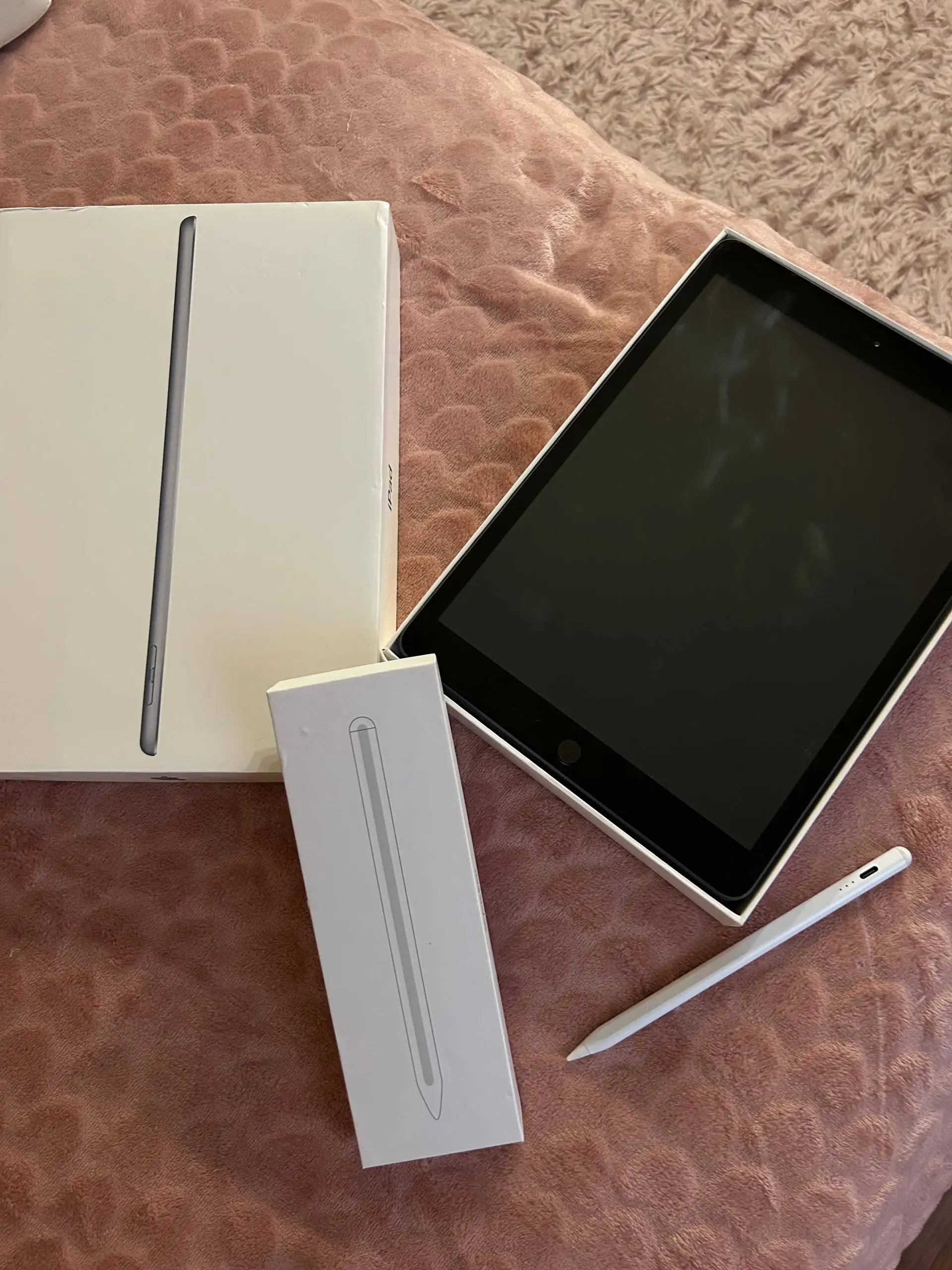 Продам iPad 7 поколения 128 ГБ с аксессуарами - Планшеты (Электроника) в Уфа