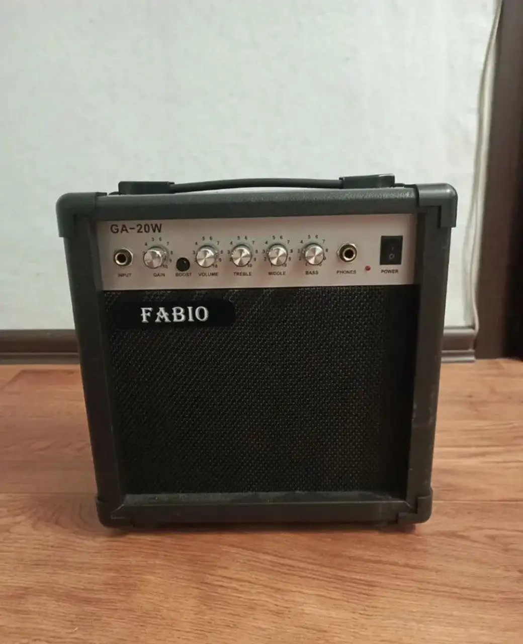 Гитарный усилитель (комбик) в идеальном состоянии - Музыкальные инструменты (Барахолка) в Уфа