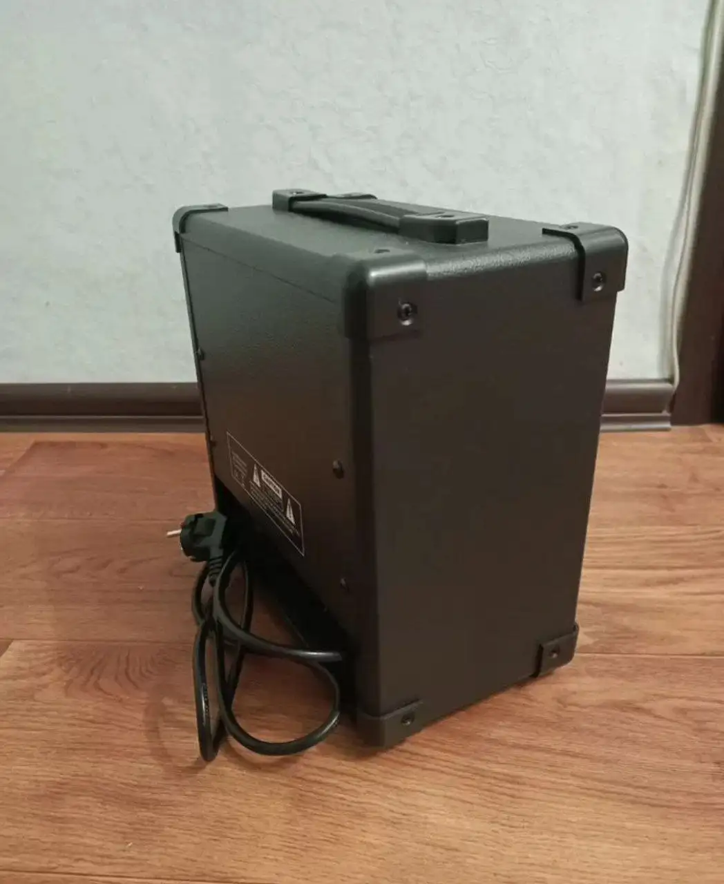 Гитарный усилитель (комбик) в идеальном состоянии - Музыкальные инструменты (Барахолка) в Уфа