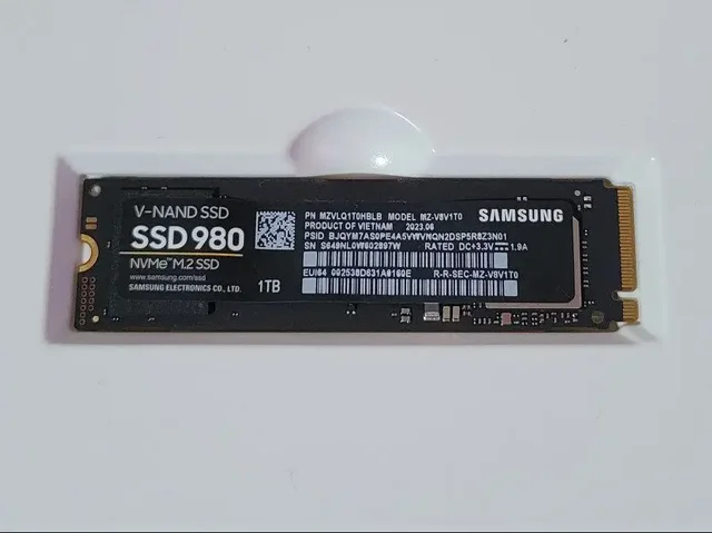 Продам SSD Samsung 980 1 ТБ M.2 NVMe - Мониторы в Уфа