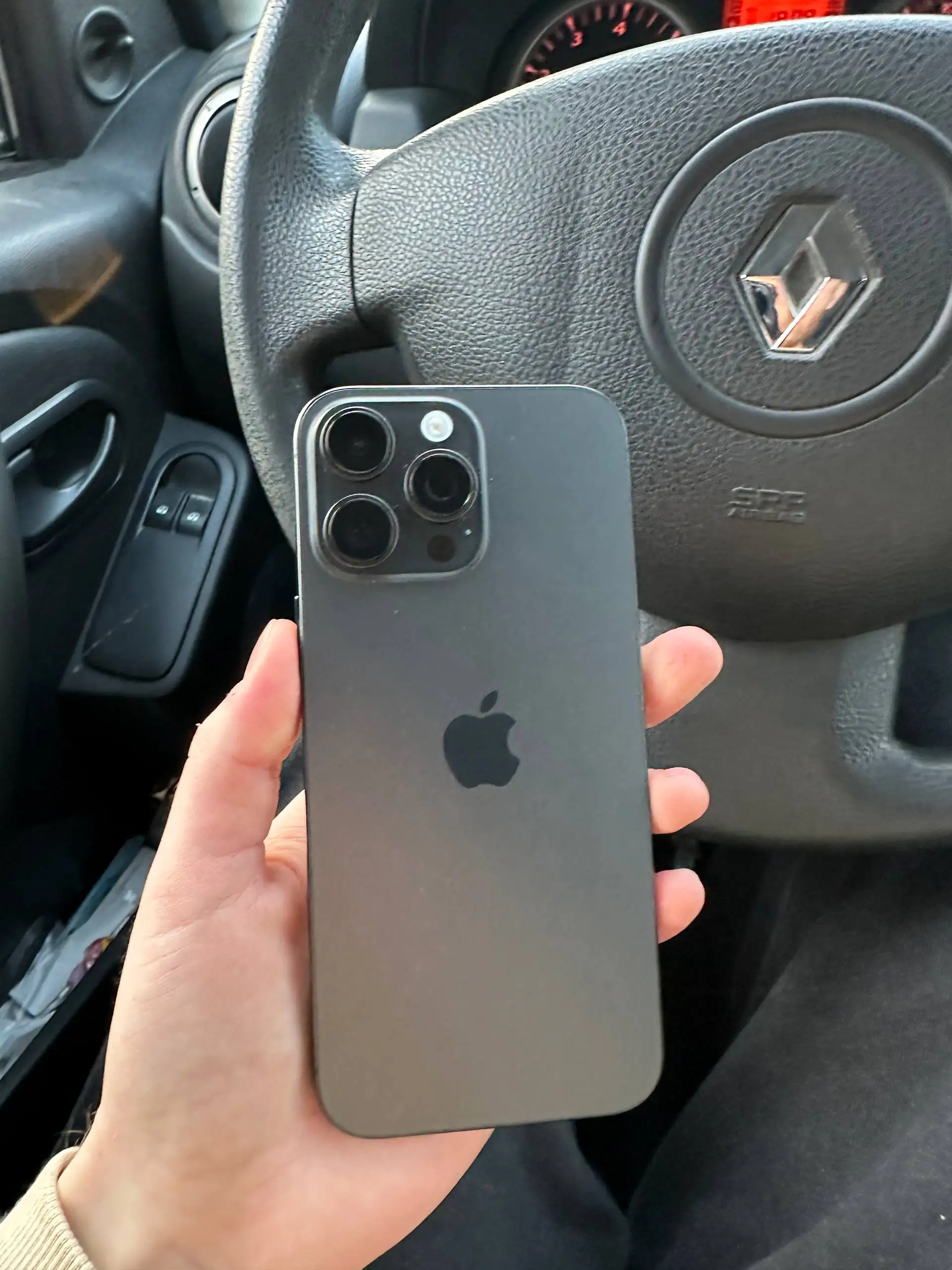 Продам айфон 16 про макс 256 гб в отличном состоянии - Смартфоны (Электроника) в Уфа