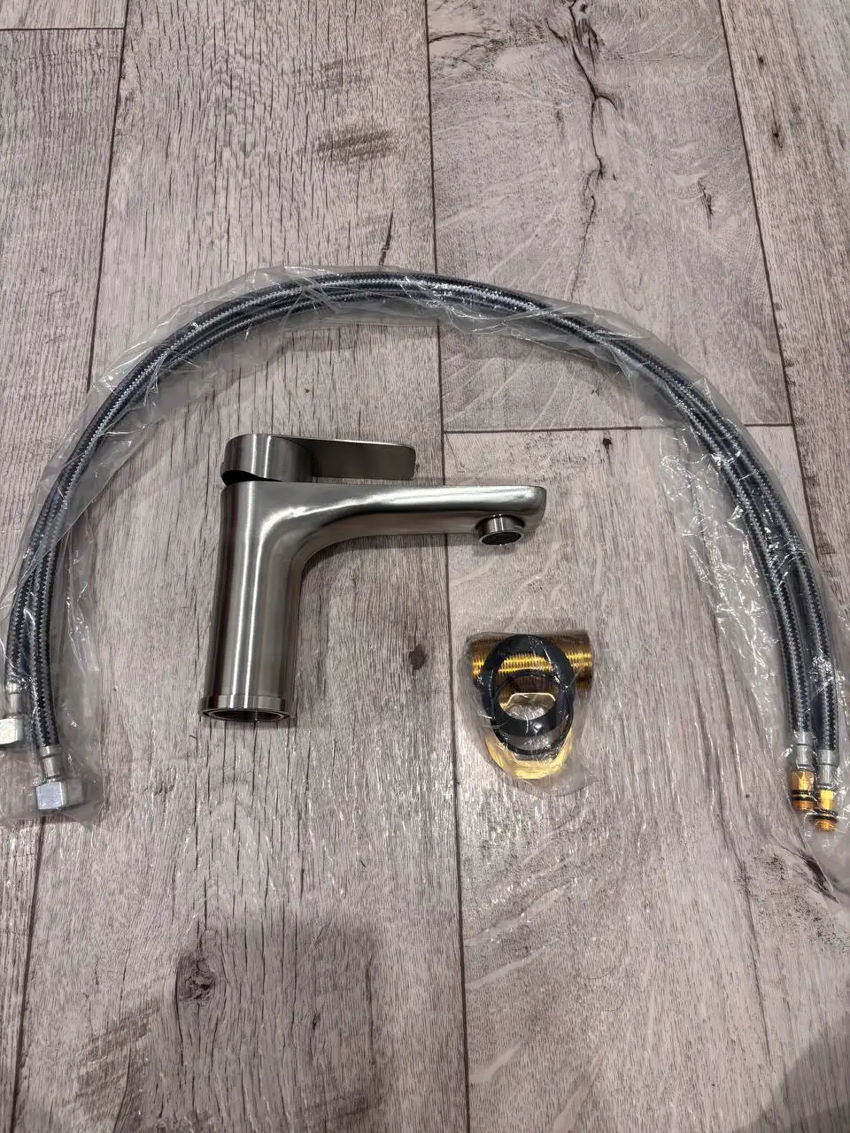 Новый смеситель для раковины в матовой нержавеющей стали - Сантехника (Для дома и дачи) в Уфа