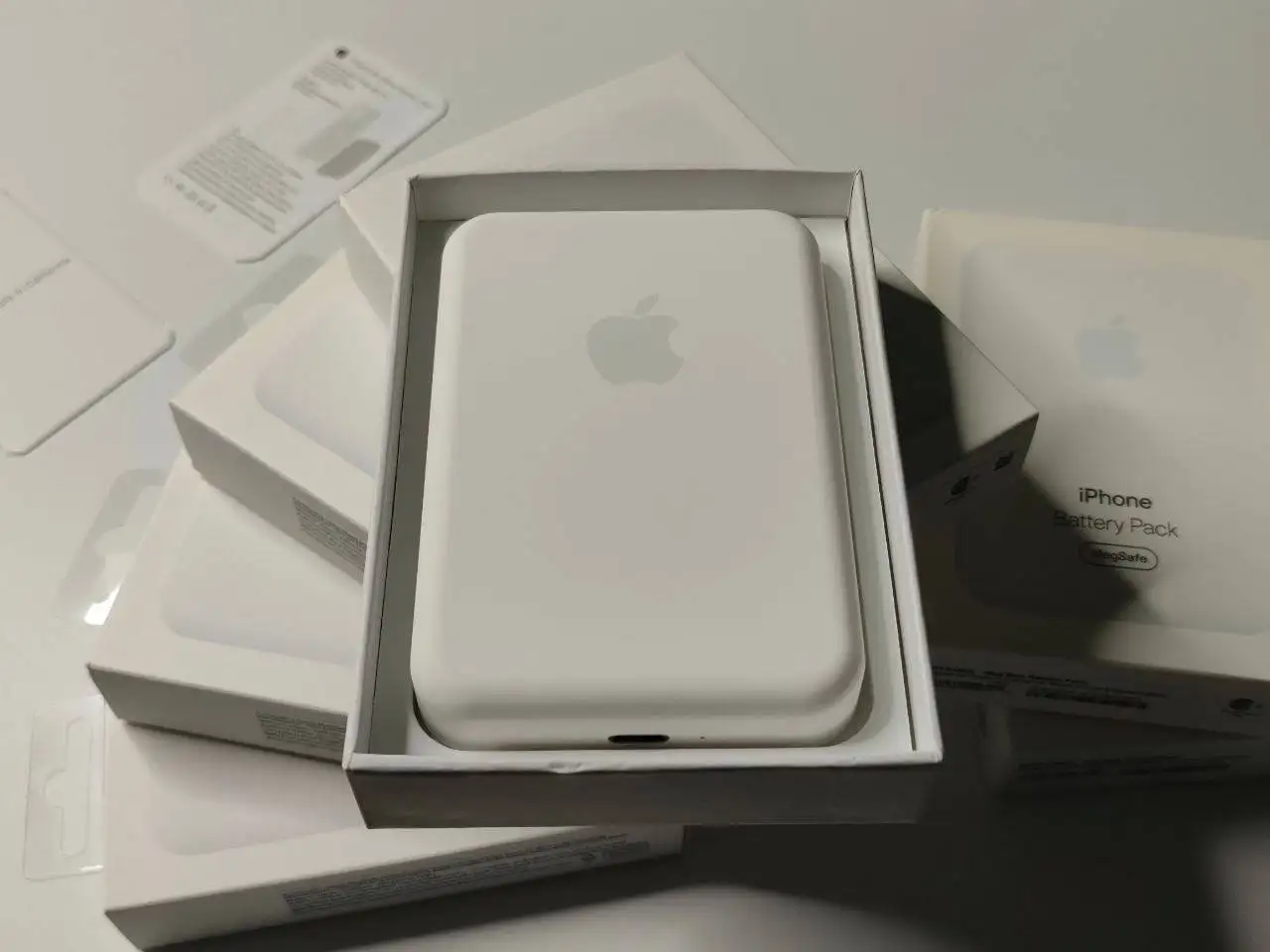 Продажа наушников AirPods и аксессуаров Apple - Наушники и аудио (Электроника) в Уфа