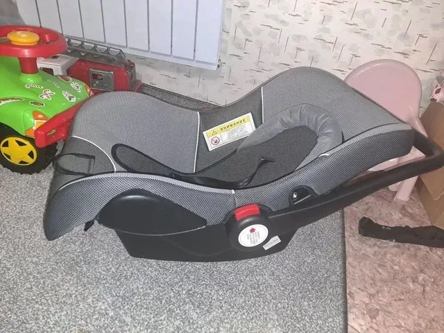 Шапки до 7-8 месяцев и комбез 80р - Игрушки в Уфа