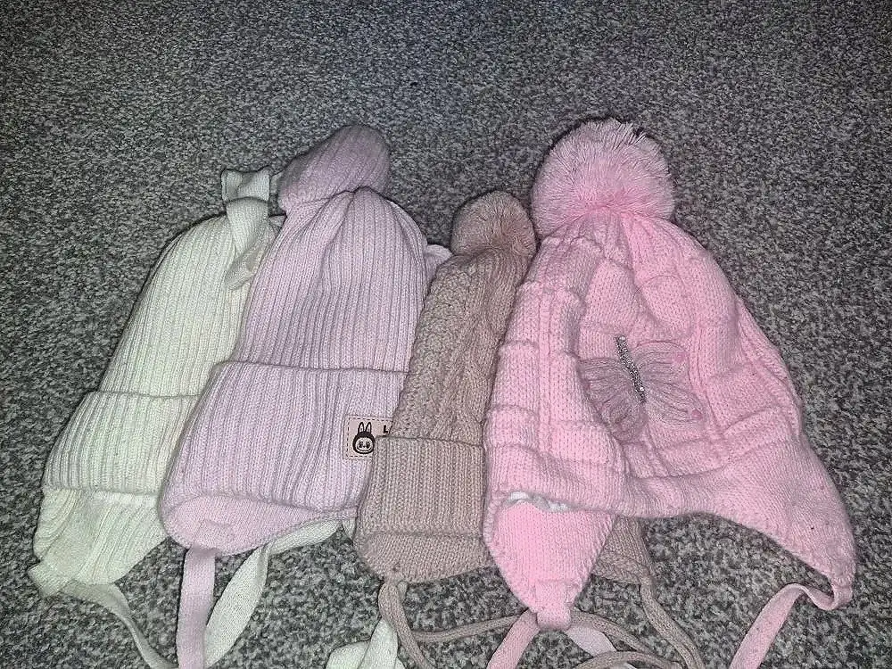 Шапки до 7-8 месяцев и комбез 80р - Одежда для детей (Товары для детей) в Уфа