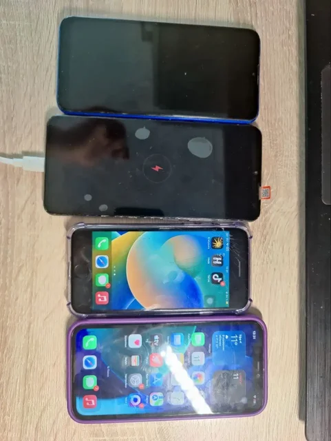 Продам 4 телефона с неисправностями - Дисплеи в Уфа