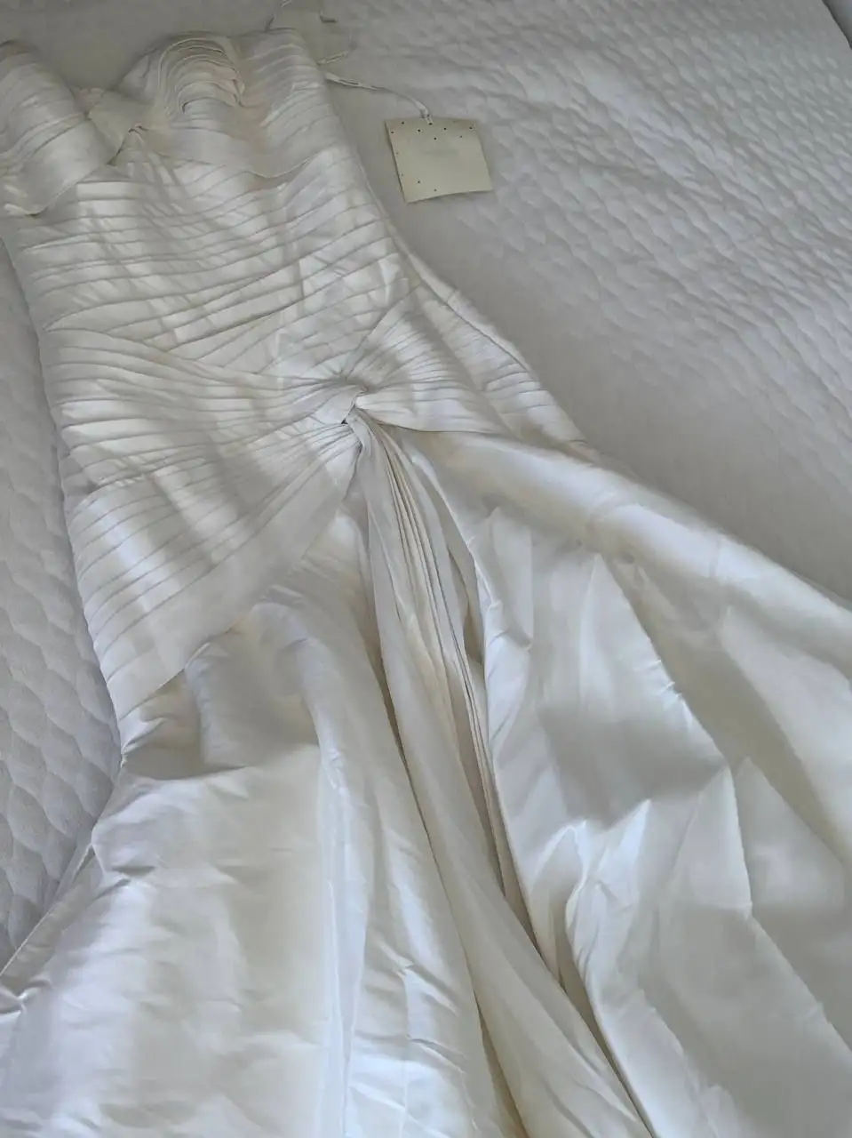 Продается новое свадебное платье Pronovias - Свадебные платья (Одежда) в Неизвестно