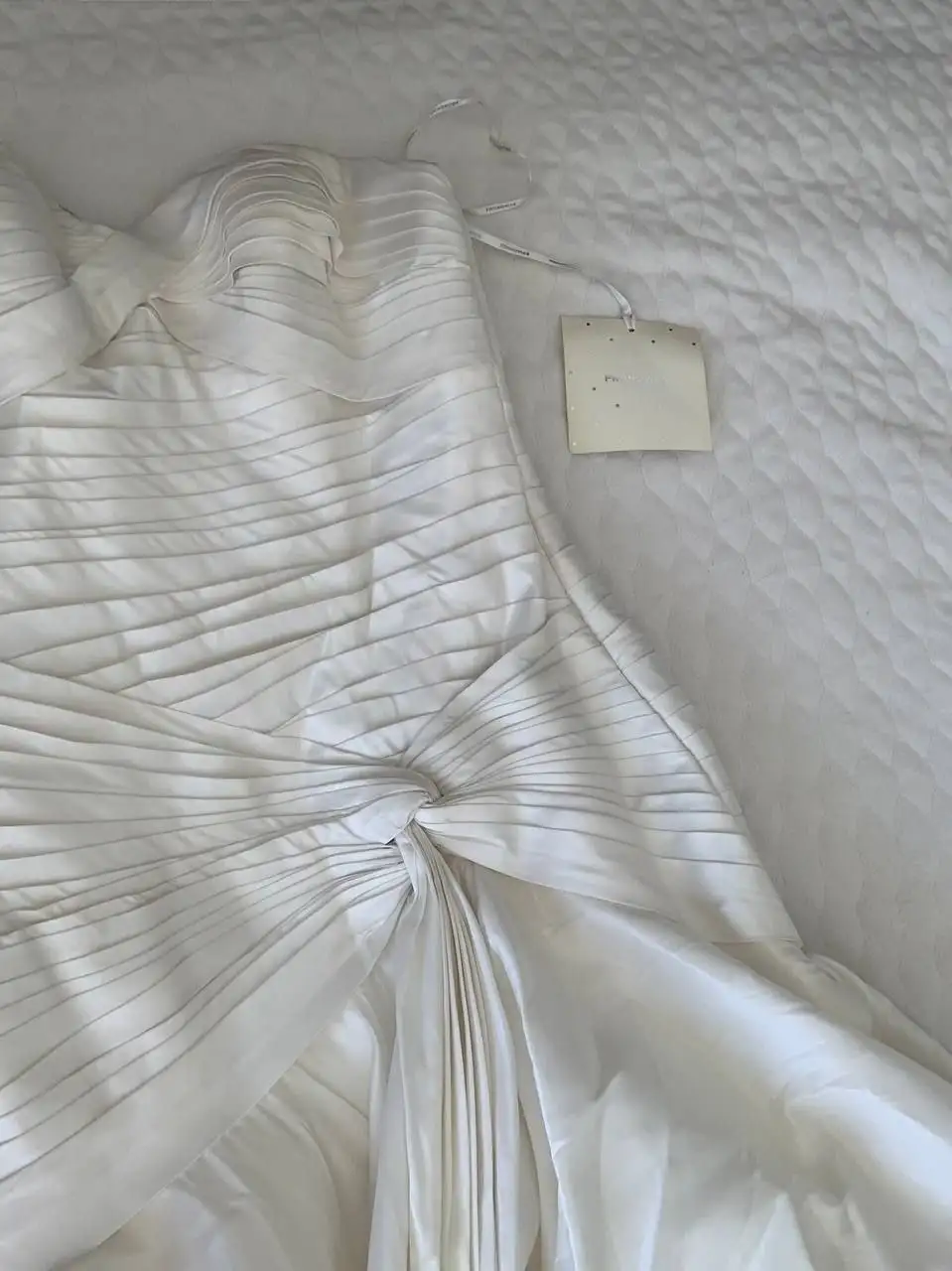 Продается новое свадебное платье Pronovias - Свадебные платья (Одежда) в Неизвестно