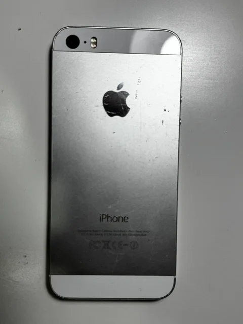 Продам iPhone 5s - Игровые аксессуары в Уфа