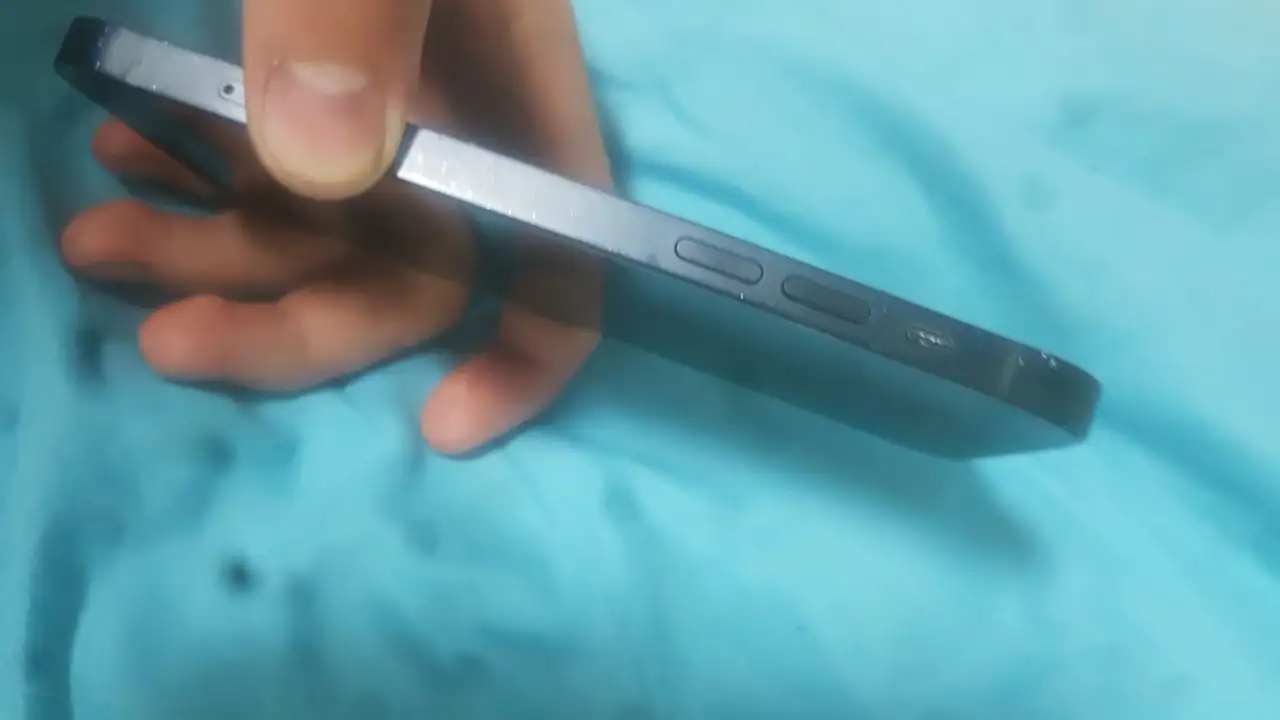 Продажа iPhone 11 и iPhone 12 - Смартфоны (Электроника) в Уфа