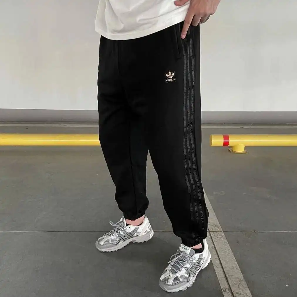 Новые спортивные штаны Adidas на флисе