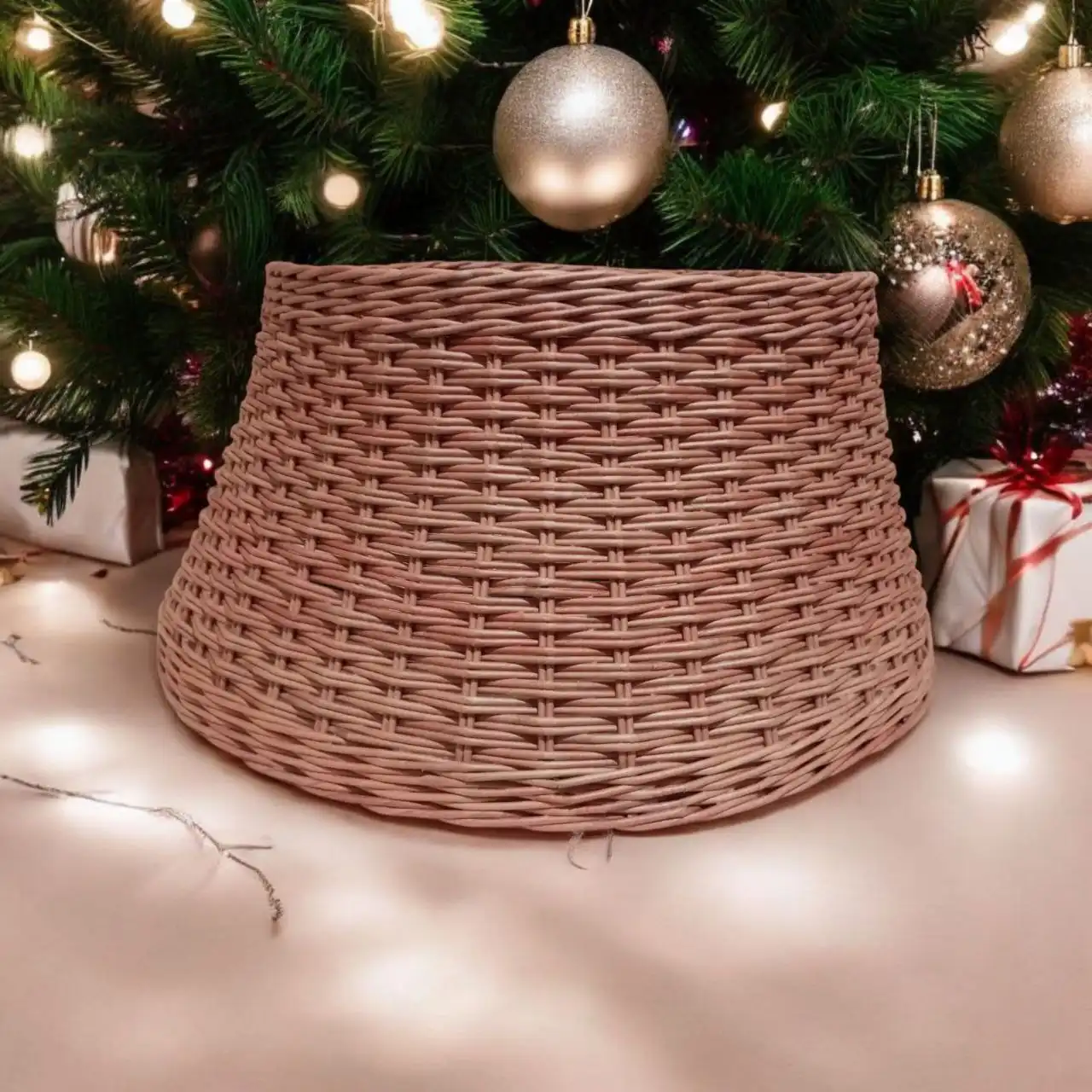 Плетеная корзина-юбка для новогодней ёлки ручной работы