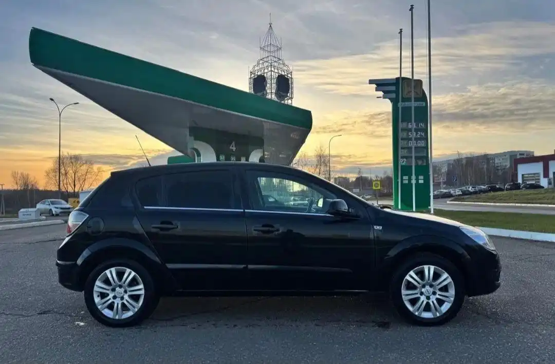 Опель Астра 2011 года