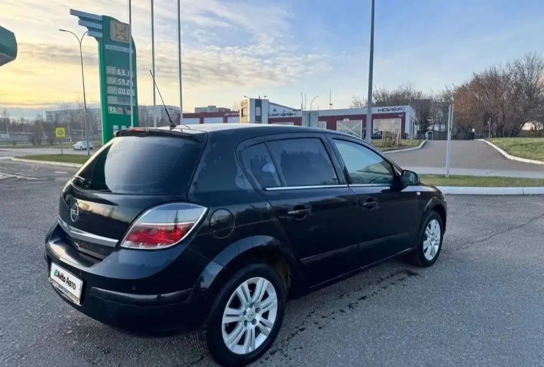 Опель Астра 2011 года