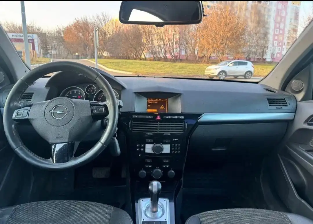 Опель Астра 2011 года