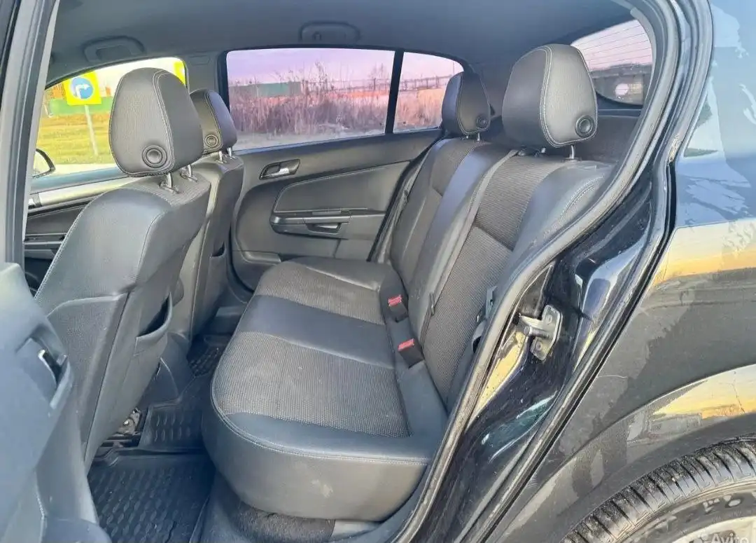 Опель Астра 2011 года