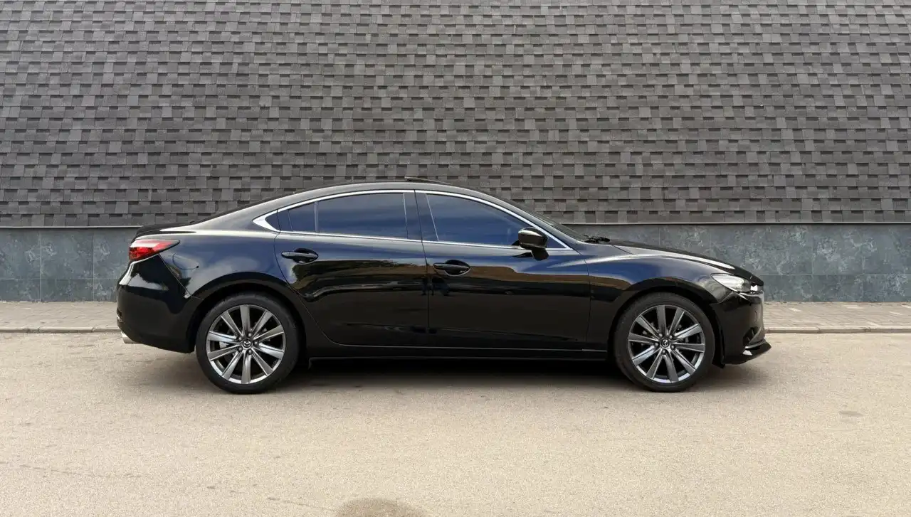 Mazda 6 2019 года, черный цвет, 84 тыс. км пробег