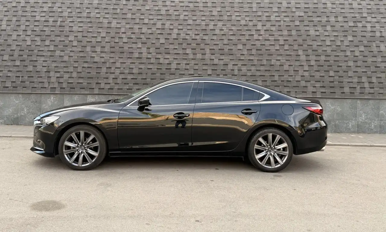 Mazda 6 2019 года, черный цвет, 84 тыс. км пробег