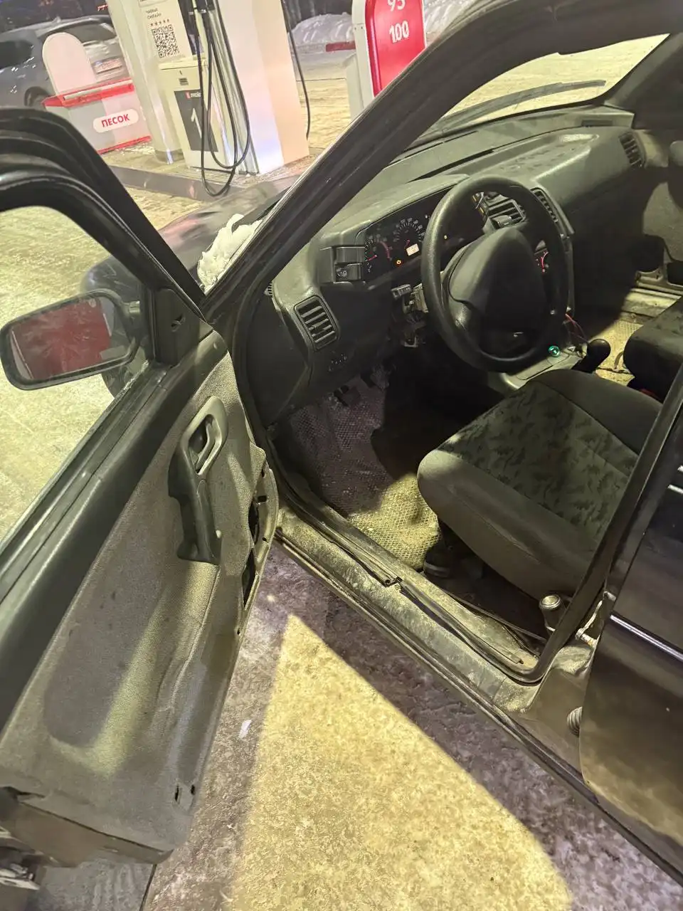 ВАЗ 2110 2006 года с дисками и зимней резиной