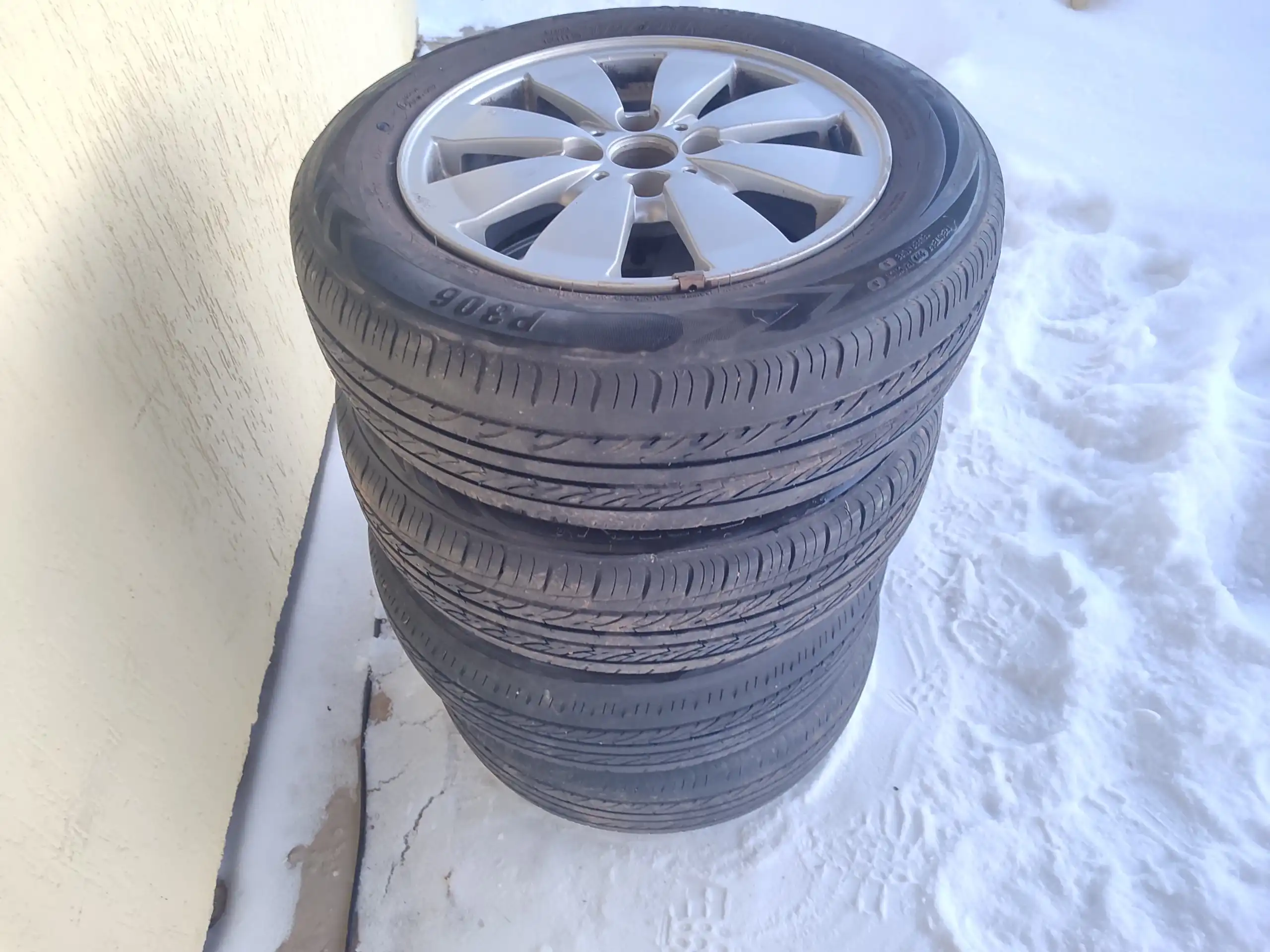 Резина лето 175/65/14 разболтовка ВАЗ - Шины и диски (Авто) в Неизвестно