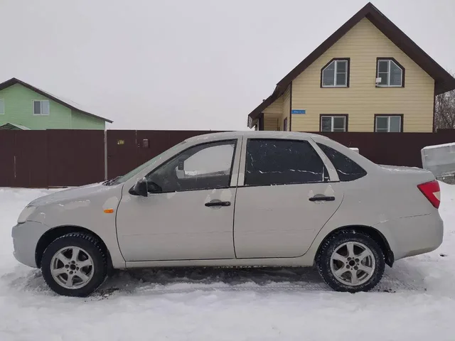 Продажа Lada Granta 2012 года в идеальном состоянии - Грузовики в Казань