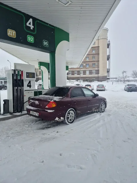 Автомобиль Спектра 2007 года в максимальной комплектации с резиной - Грузовики в Казань