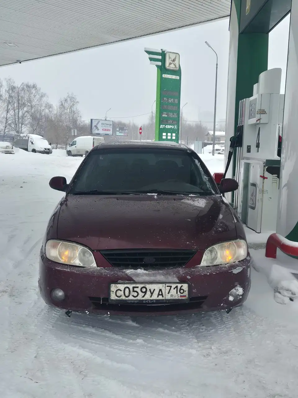 Автомобиль Спектра 2007 года в максимальной комплектации с резиной - Авто в Казань