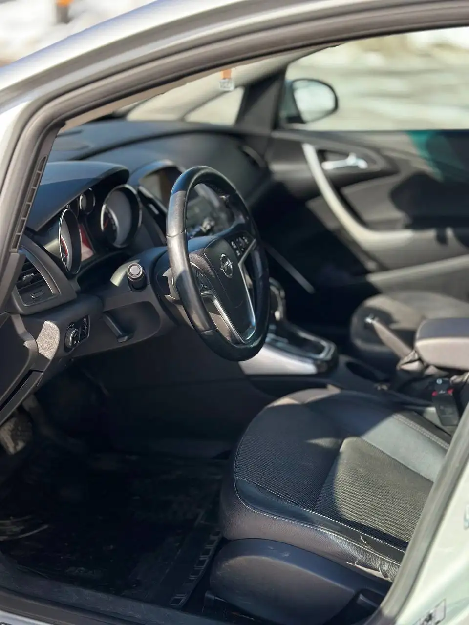 Opel Astra J 2011г 1.6AT максимальная комплектация - Легковые автомобили (Авто) в Казань