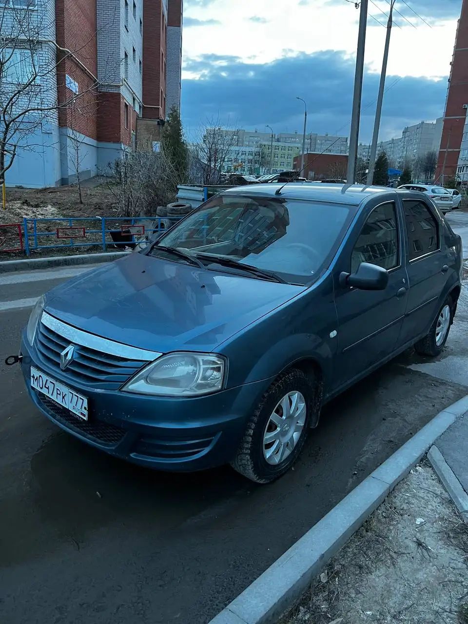Renault Logan 2010 года с двигателем 1.4 - Легковые автомобили (Авто) в Чебоксары