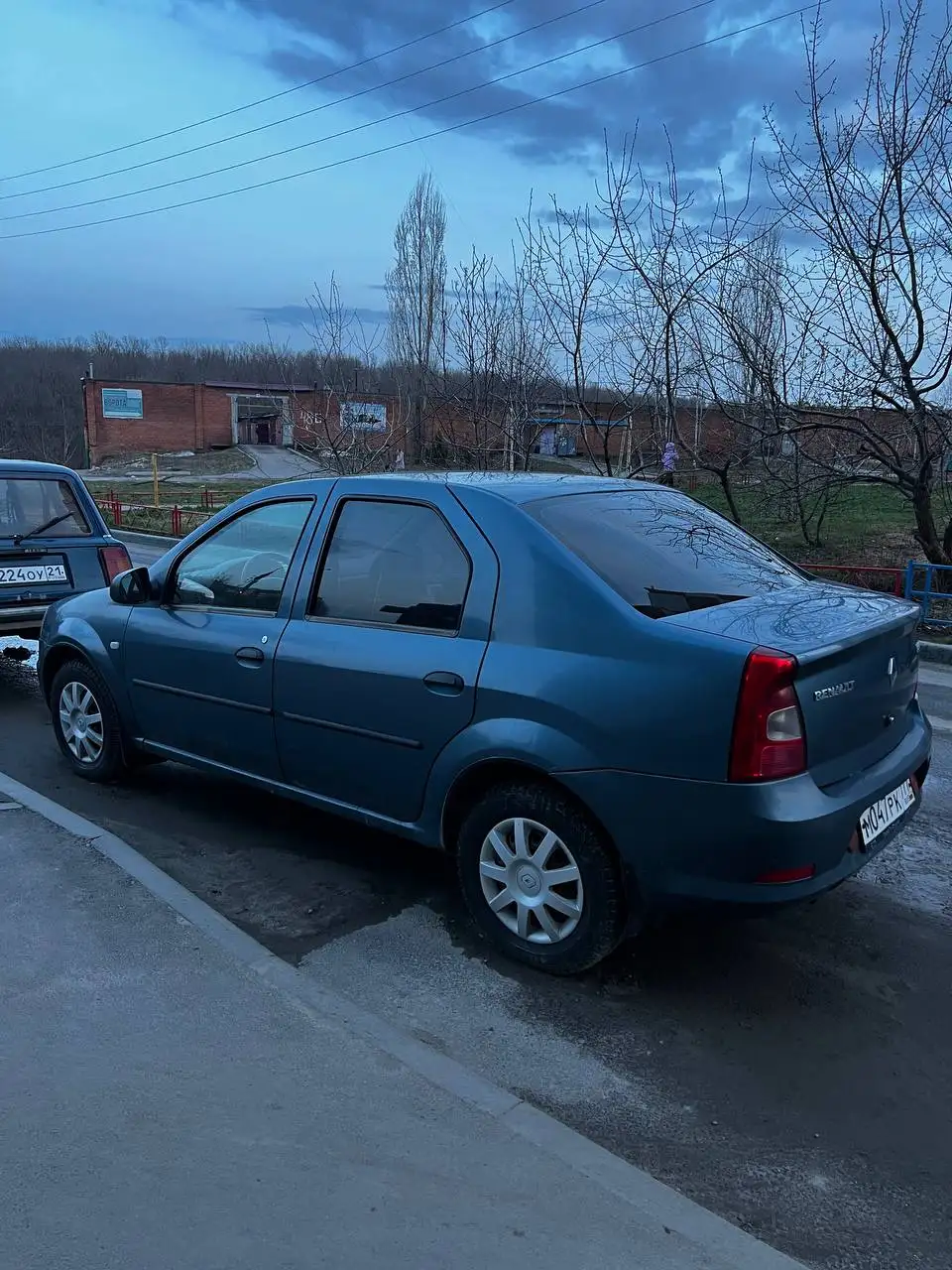 Renault Logan 2010 года с двигателем 1.4 - Легковые автомобили (Авто) в Чебоксары