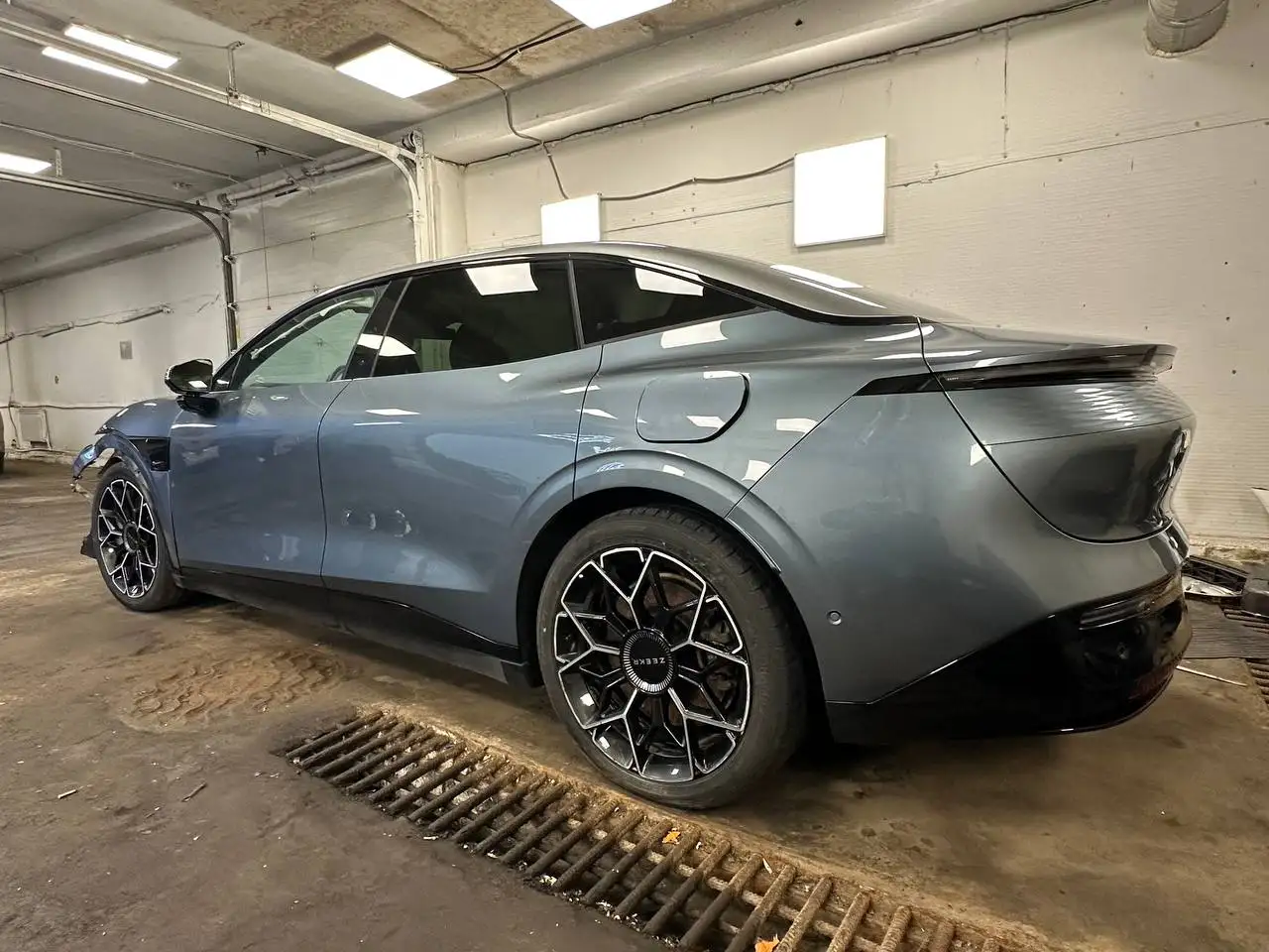 Zeekr 007 2024 после ДТП - Авто в Москва