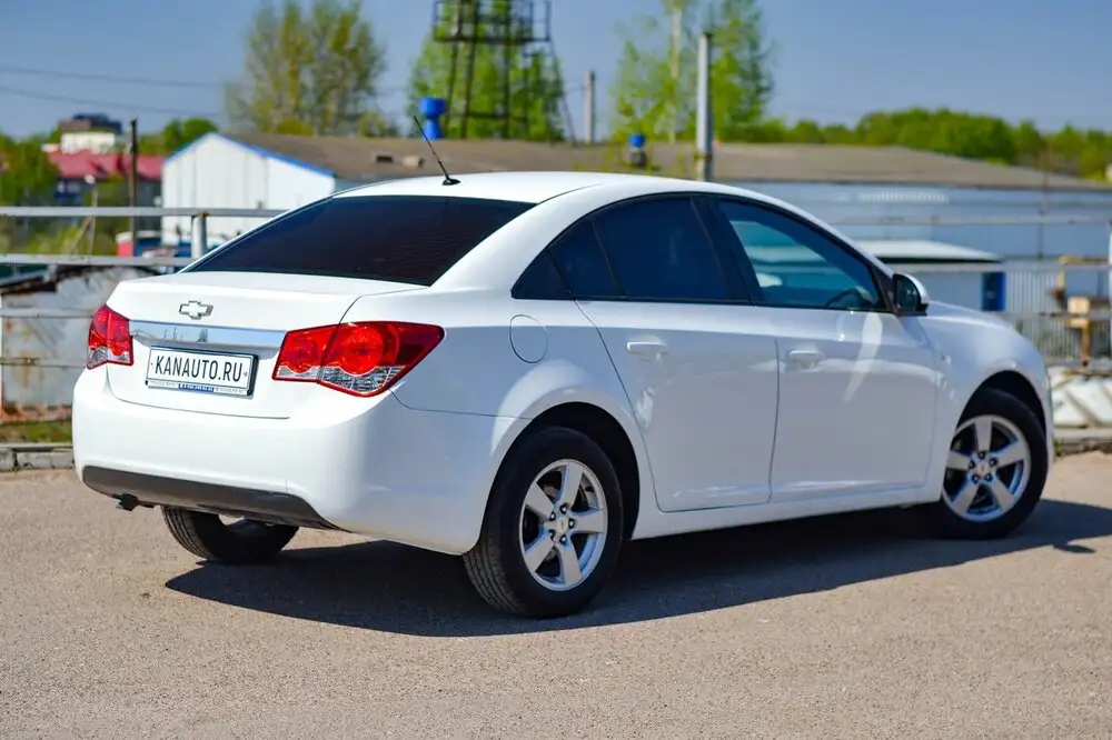Chevrolet Cruze 2011 - Легковые автомобили (Авто) в Канаш