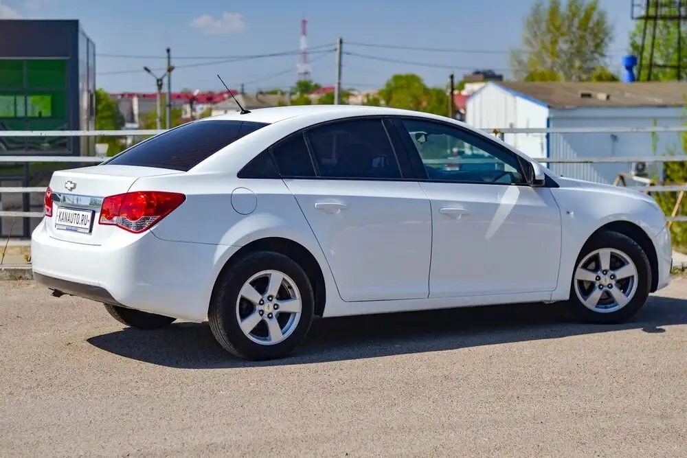 Chevrolet Cruze 2011 - Легковые автомобили (Авто) в Канаш