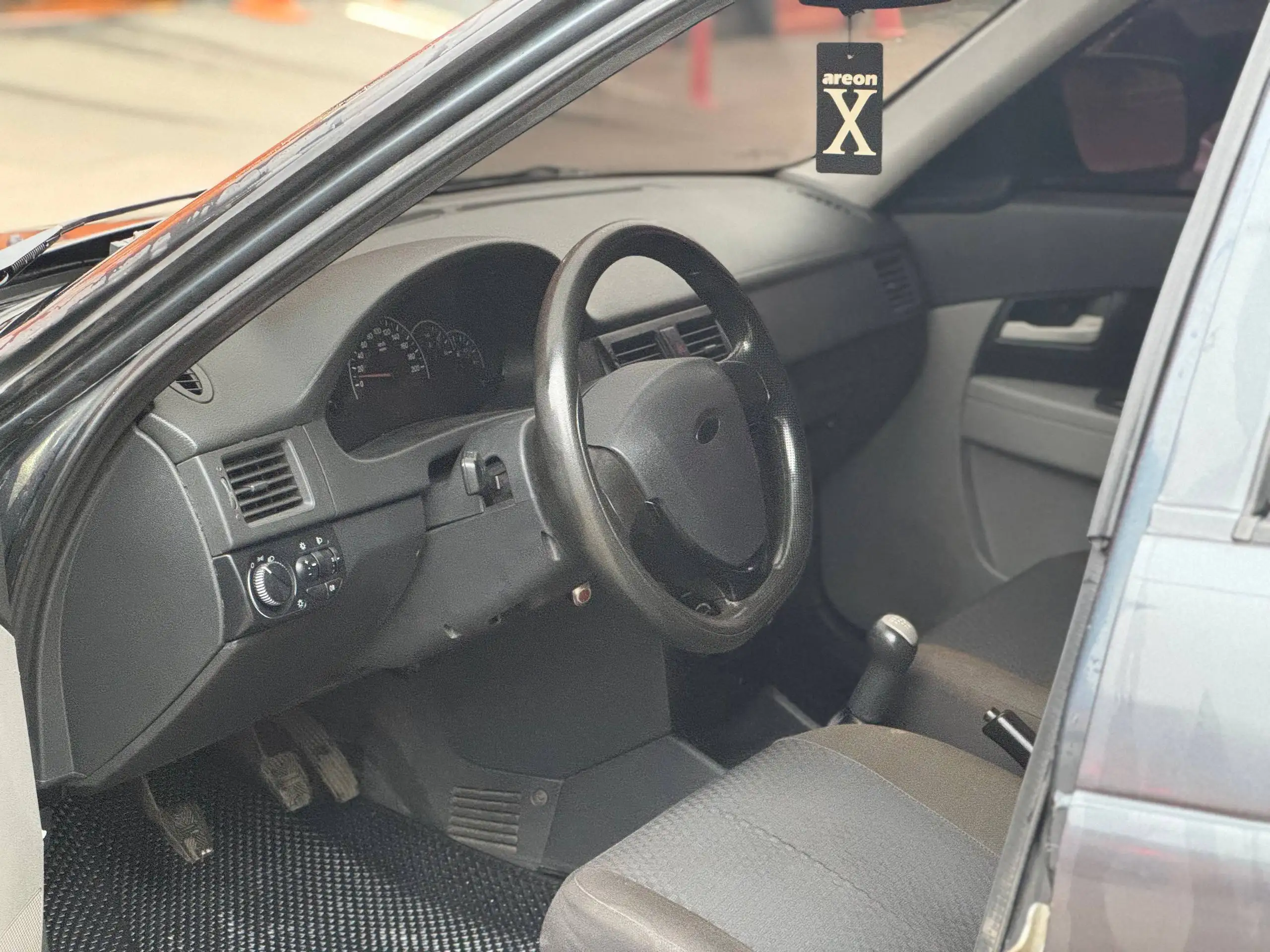 Приора 12 года с кондиционером - Легковые автомобили (Авто) в Самара