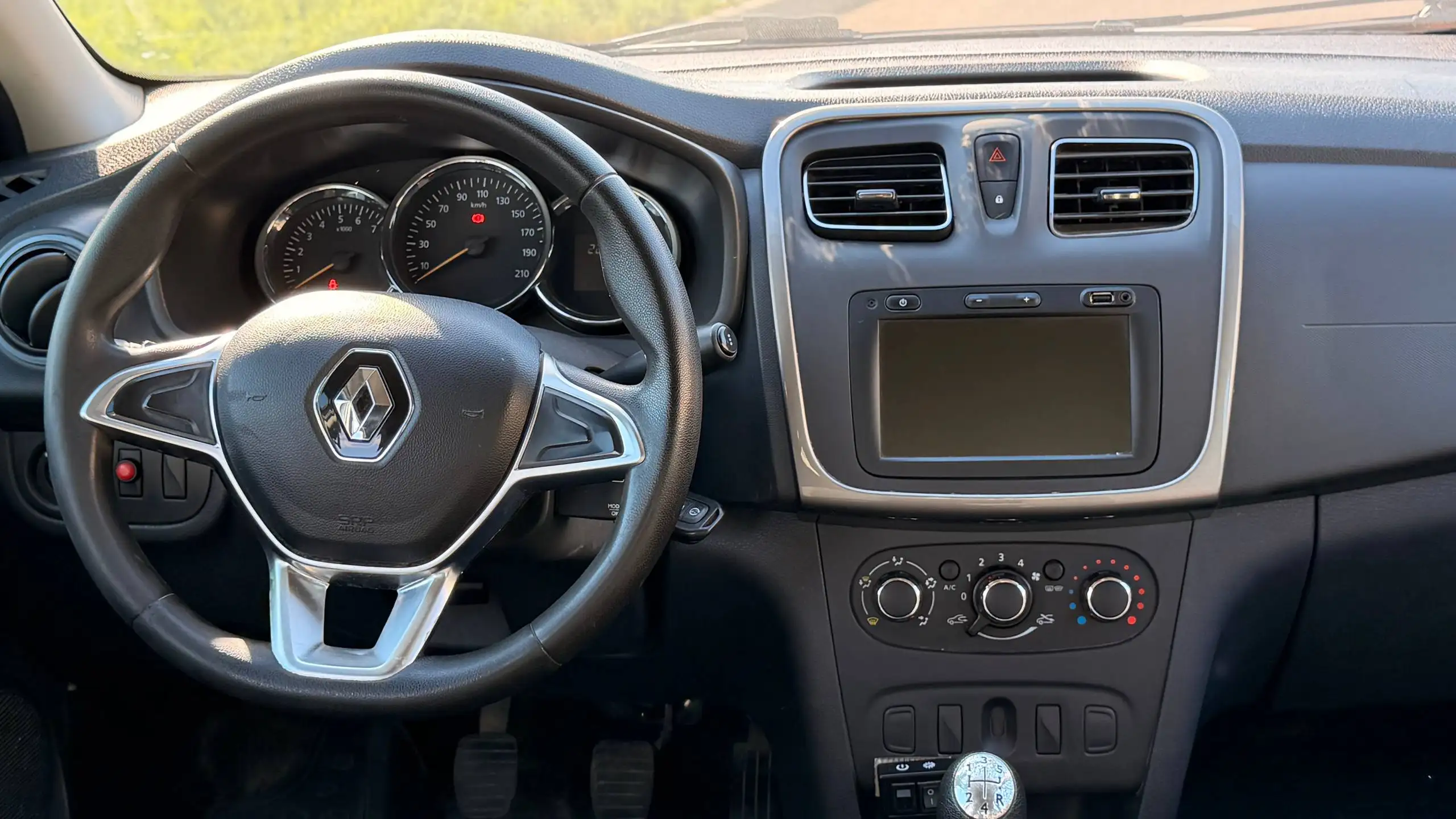 Renault Logan 2019 - Легковые автомобили (Авто) в Алексеевское